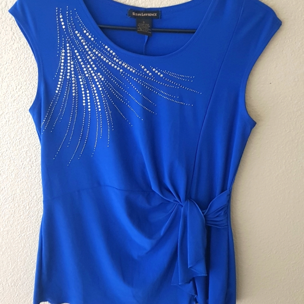 WOMEN'S TOP
